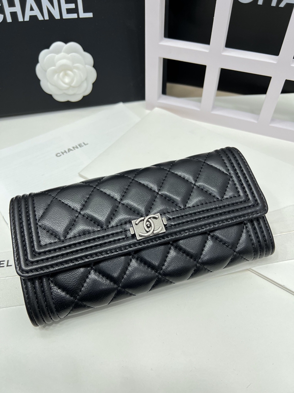 コピーシャネル激安財布正面デザイン